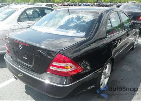 2005 Mercedes-Benz C320 z USA, uszkodzony, nr VIN WDBRF64J25F595626